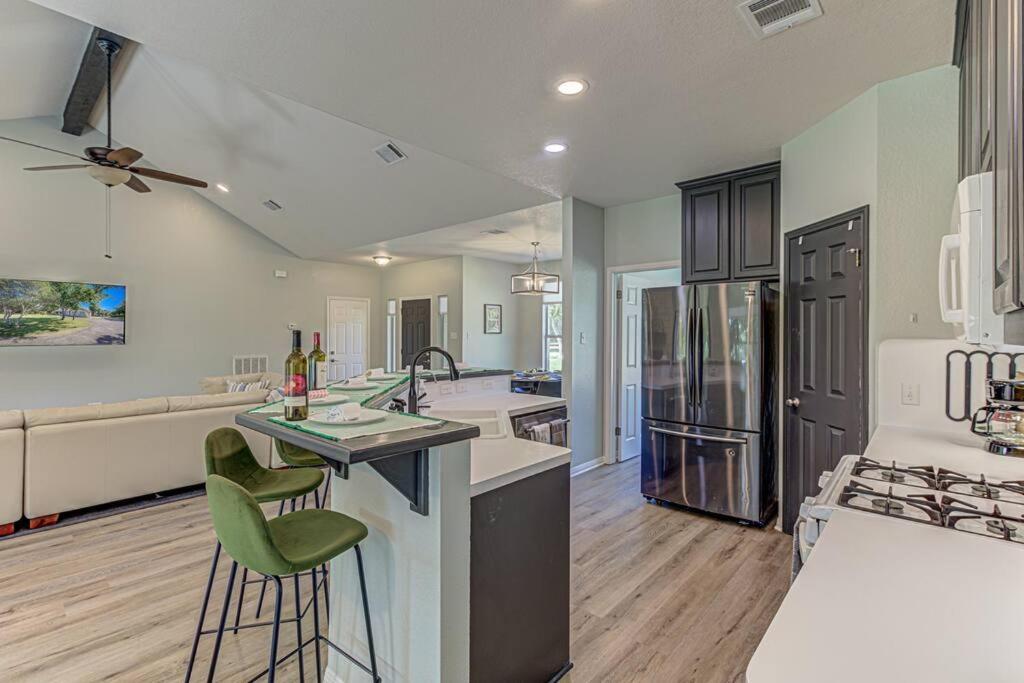 New Listing! 4 Bdrm Hill Country Home With Pool Austin Bagian luar foto