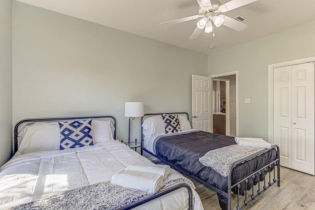 New Listing! 4 Bdrm Hill Country Home With Pool Austin Bagian luar foto