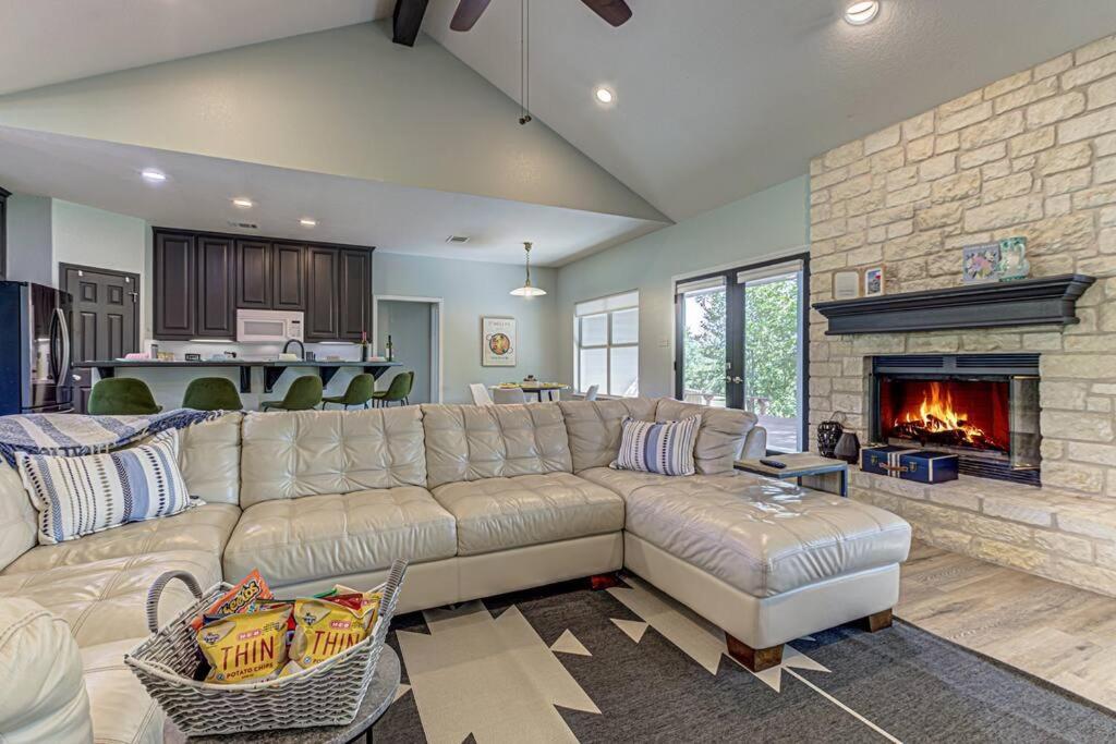 New Listing! 4 Bdrm Hill Country Home With Pool Austin Bagian luar foto