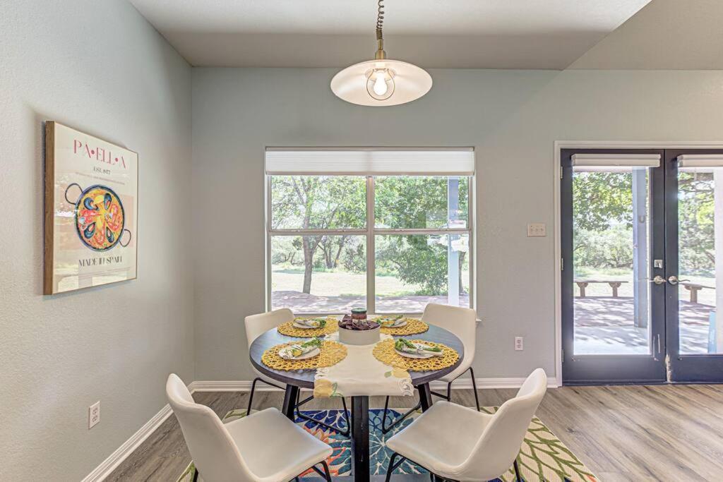 New Listing! 4 Bdrm Hill Country Home With Pool Austin Bagian luar foto