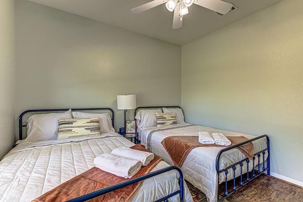 New Listing! 4 Bdrm Hill Country Home With Pool Austin Bagian luar foto