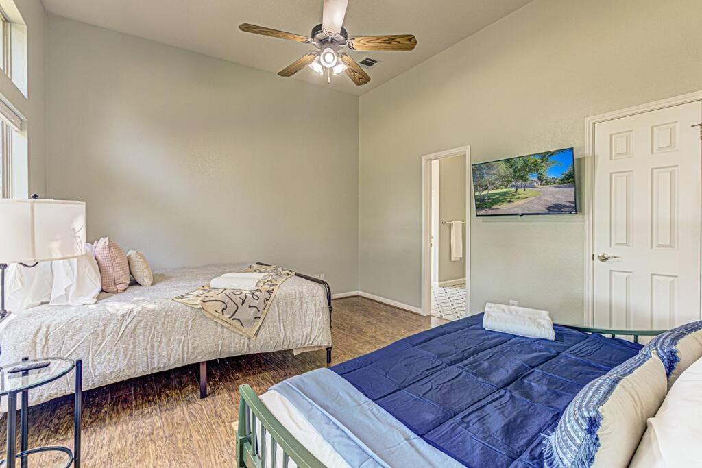 New Listing! 4 Bdrm Hill Country Home With Pool Austin Bagian luar foto