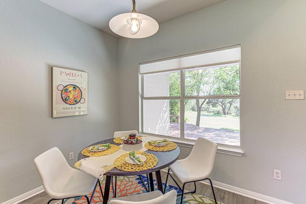 New Listing! 4 Bdrm Hill Country Home With Pool Austin Bagian luar foto