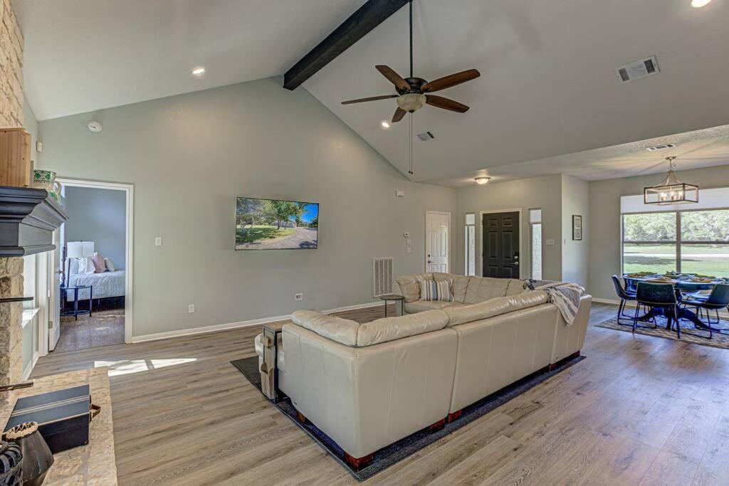 New Listing! 4 Bdrm Hill Country Home With Pool Austin Bagian luar foto