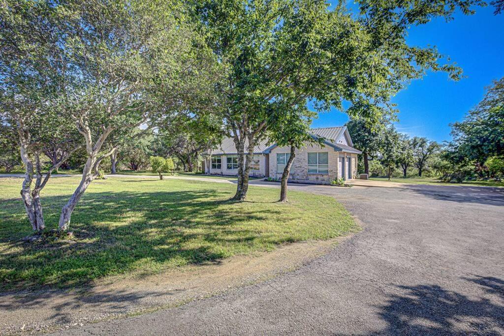 New Listing! 4 Bdrm Hill Country Home With Pool Austin Bagian luar foto