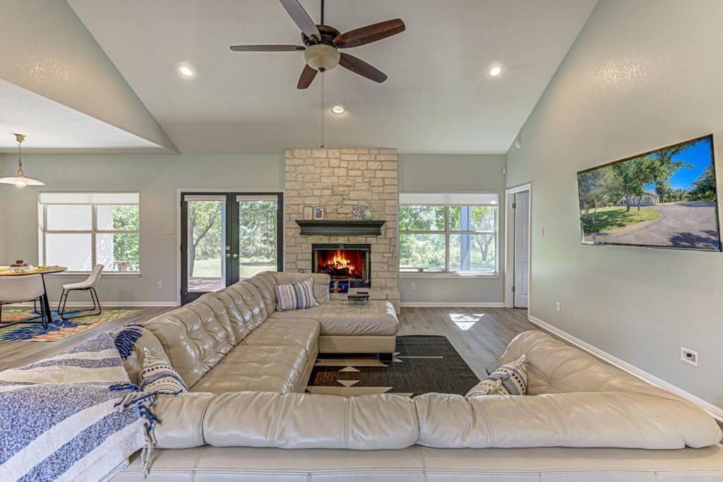 New Listing! 4 Bdrm Hill Country Home With Pool Austin Bagian luar foto