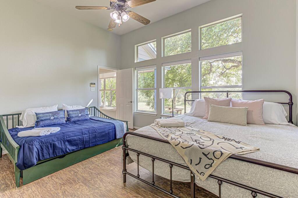 New Listing! 4 Bdrm Hill Country Home With Pool Austin Bagian luar foto