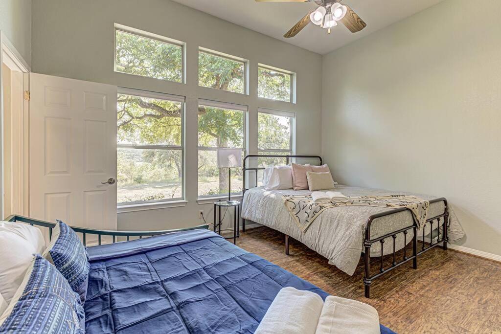 New Listing! 4 Bdrm Hill Country Home With Pool Austin Bagian luar foto